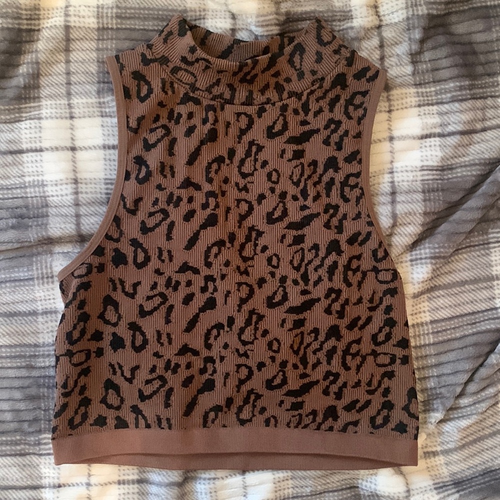 Super cute halter neck Bozzolo top with brown and black!!